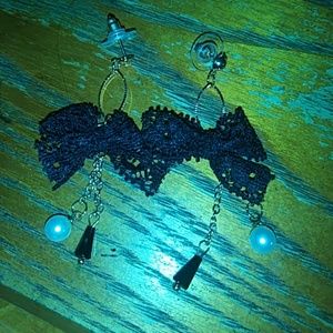 Lace bow dangle earrings